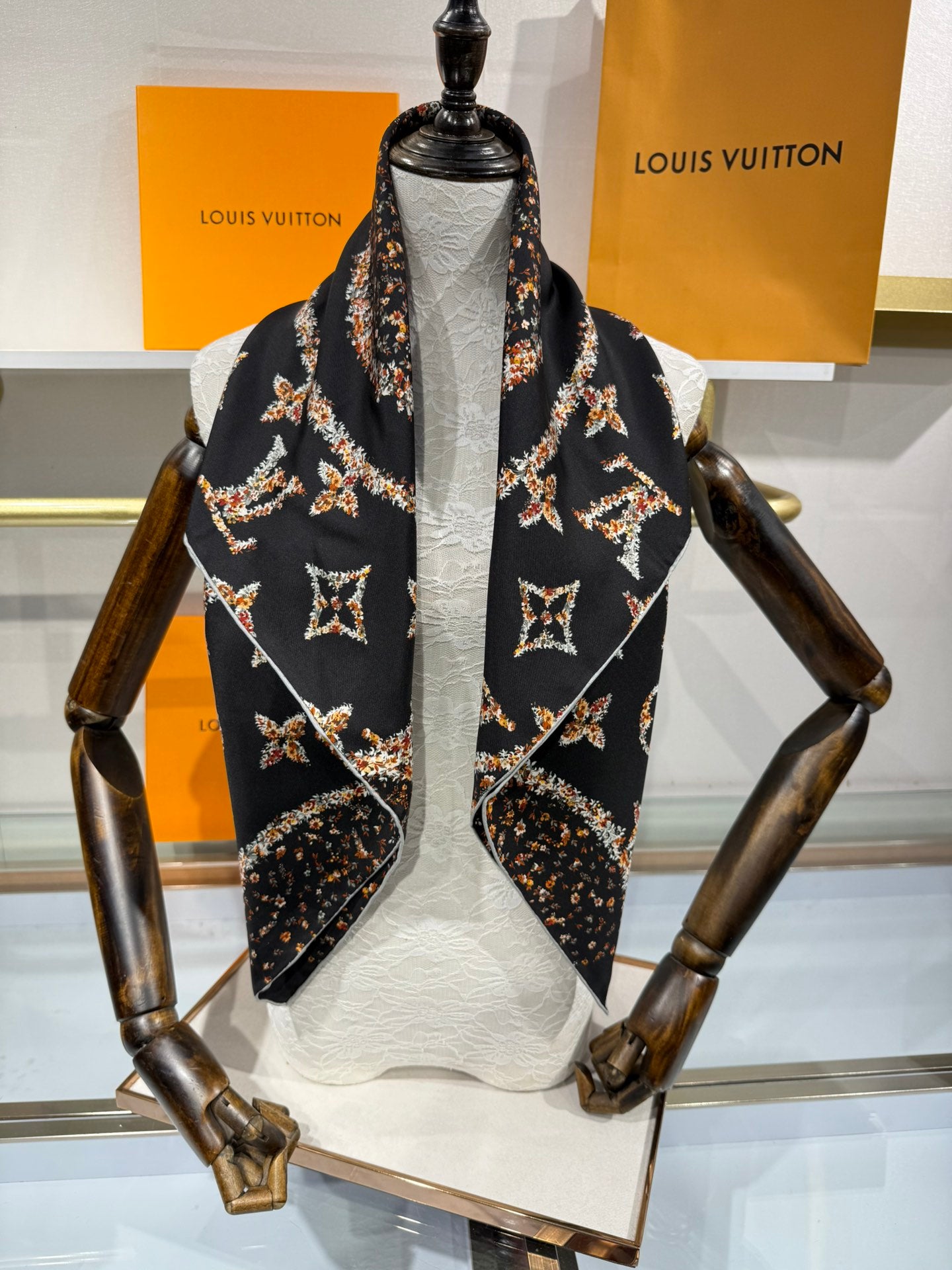 Louis Vuitton 18 Momme Silk Twill Square Scarf – 2025 Spring Collection
