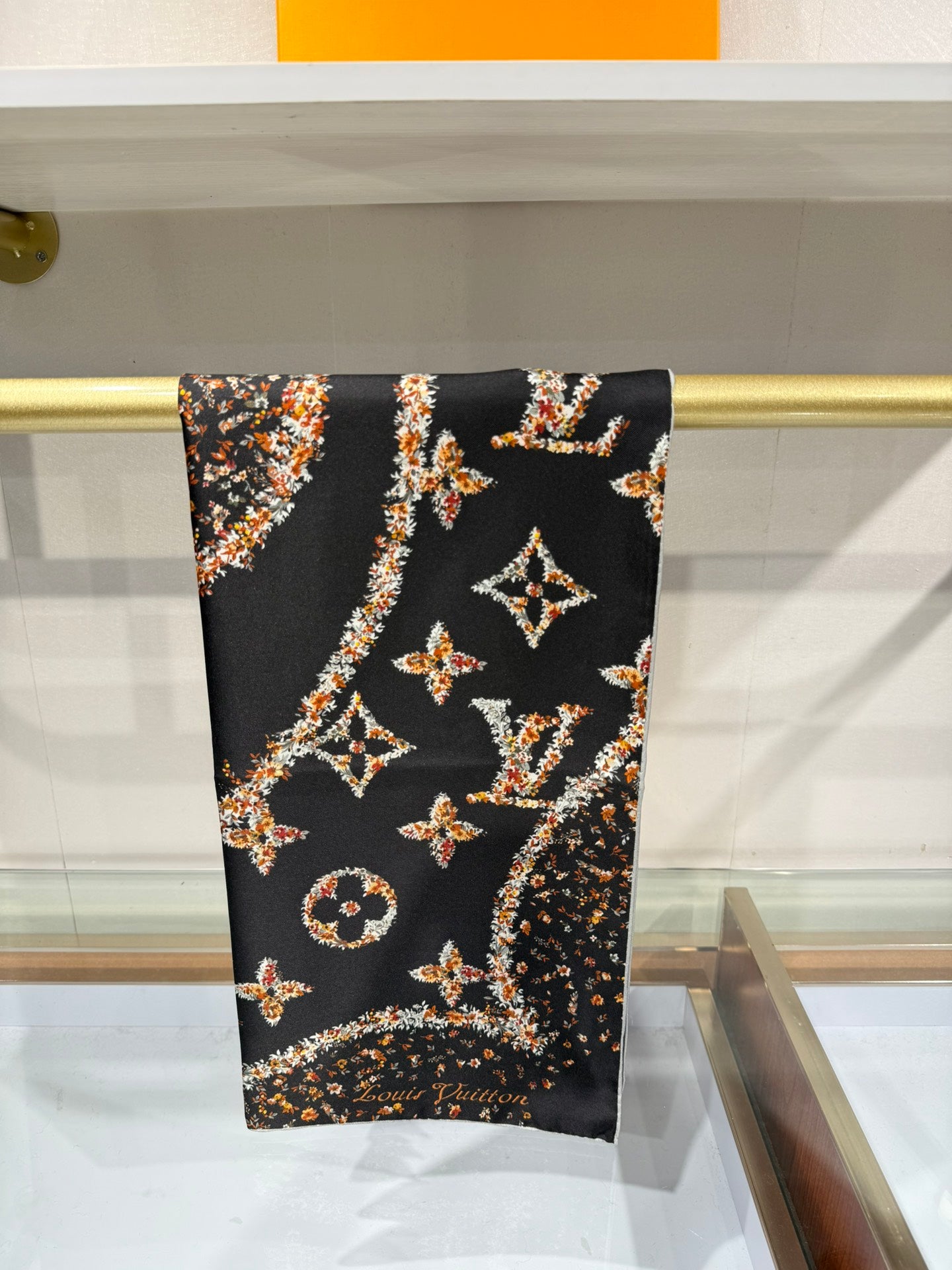 Louis Vuitton 18 Momme Silk Twill Square Scarf – 2025 Spring Collection