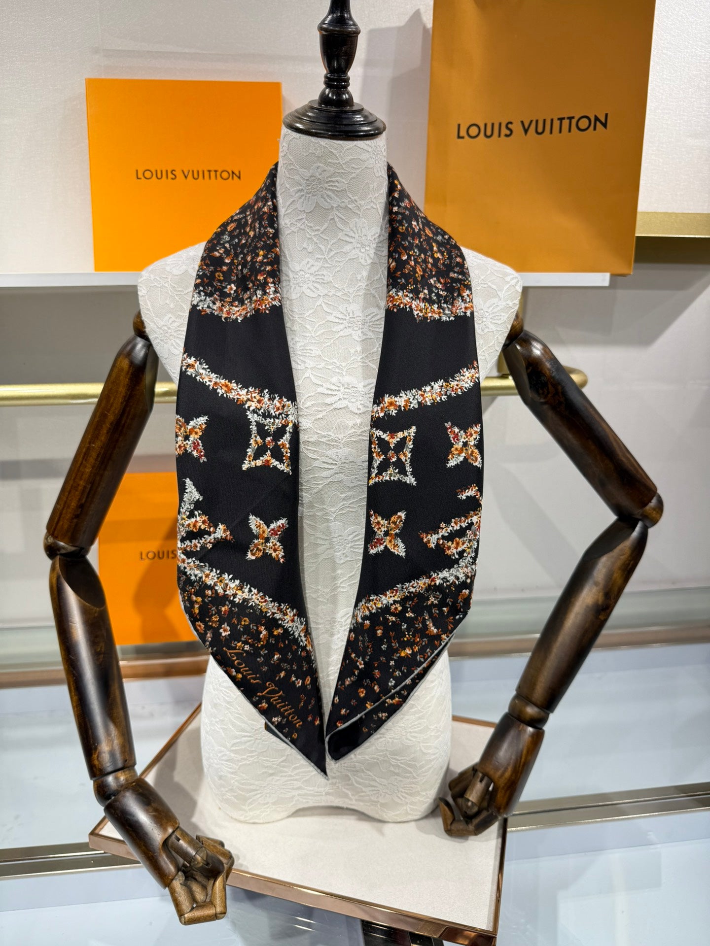 Louis Vuitton 18 Momme Silk Twill Square Scarf – 2025 Spring Collection