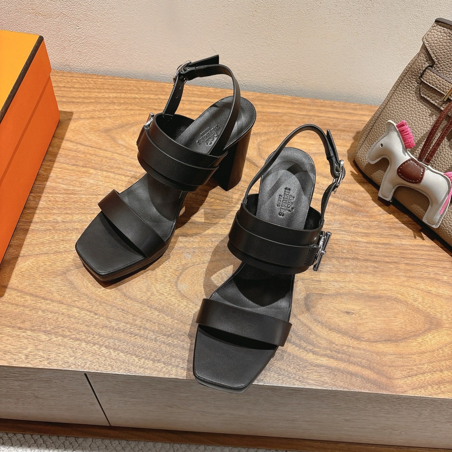 Hermes Color Block Flat Sandals – 2025 New Collection