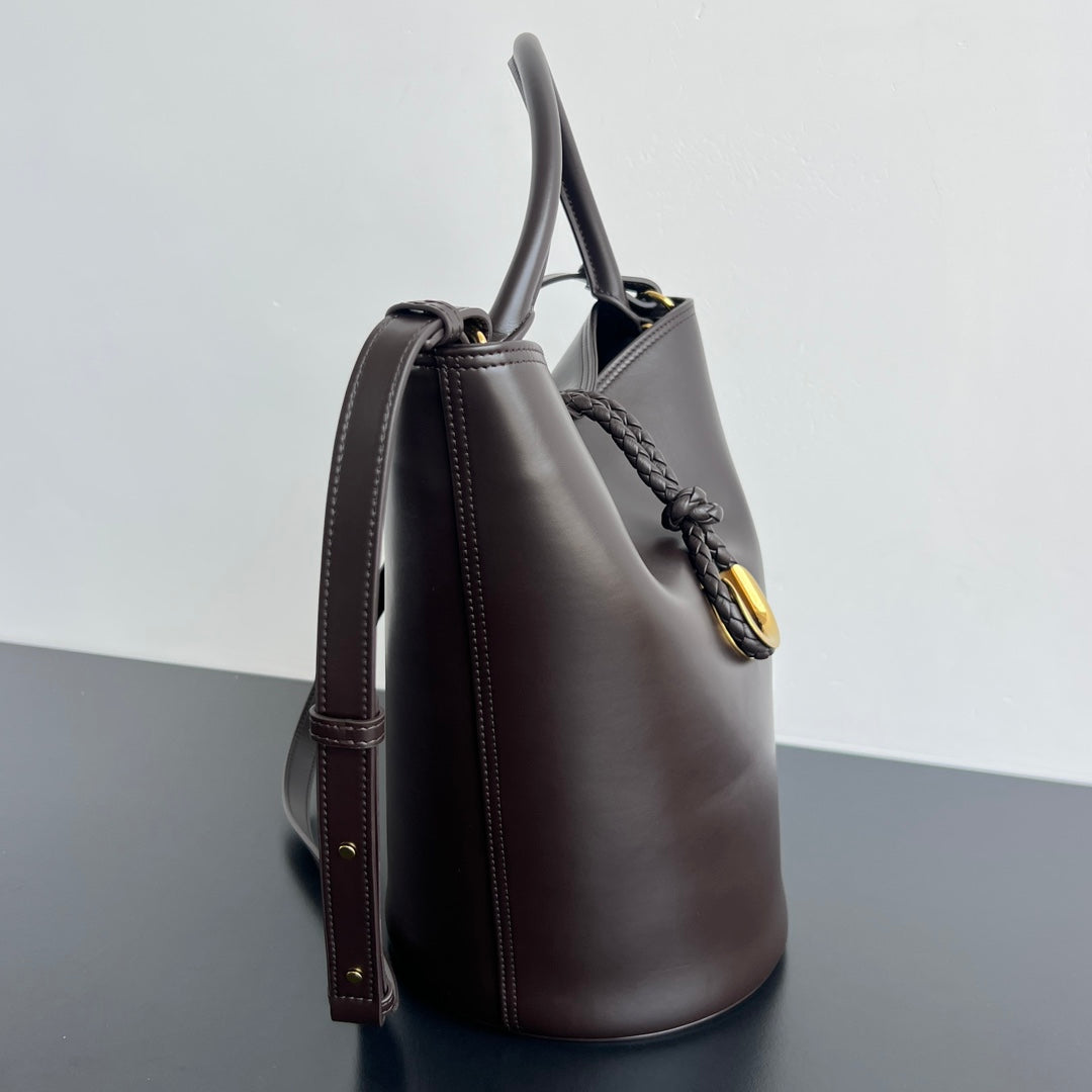 Bottega Veneta Liberta Bucket Bag – 25SS
