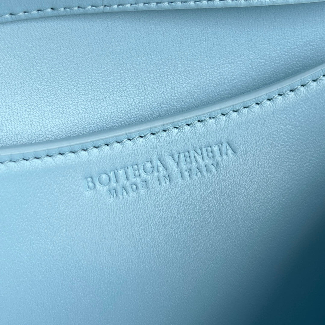 Bottega Veneta Knot Lock Crossbody Bag – 2025 Early Spring