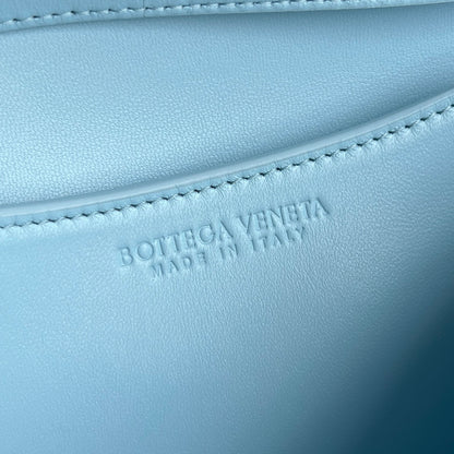 Bottega Veneta Knot Lock Crossbody Bag – 2025 Early Spring