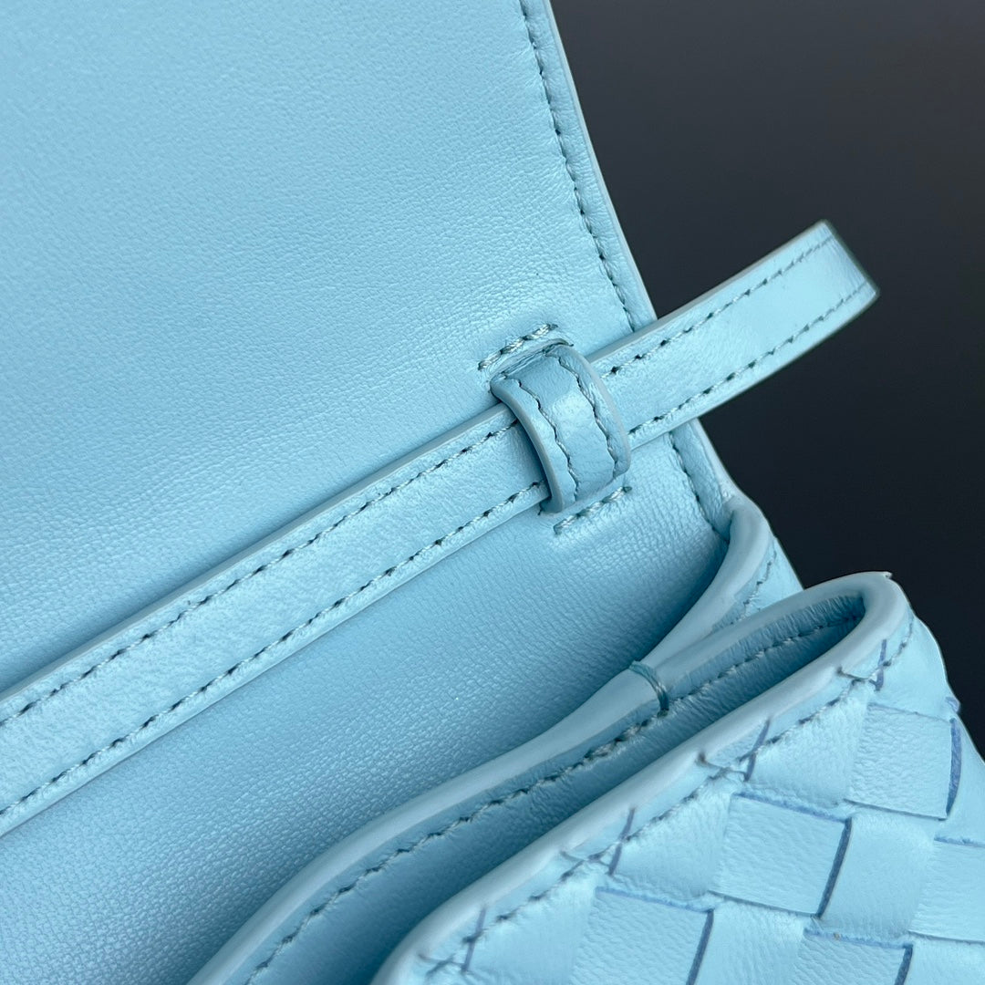 Bottega Veneta Knot Lock Crossbody Bag – 2025 Early Spring