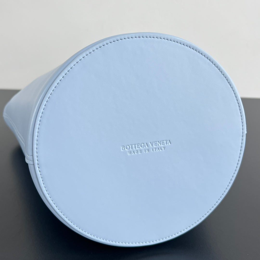 Bottega Veneta Liberta Bucket Bag – 25SS