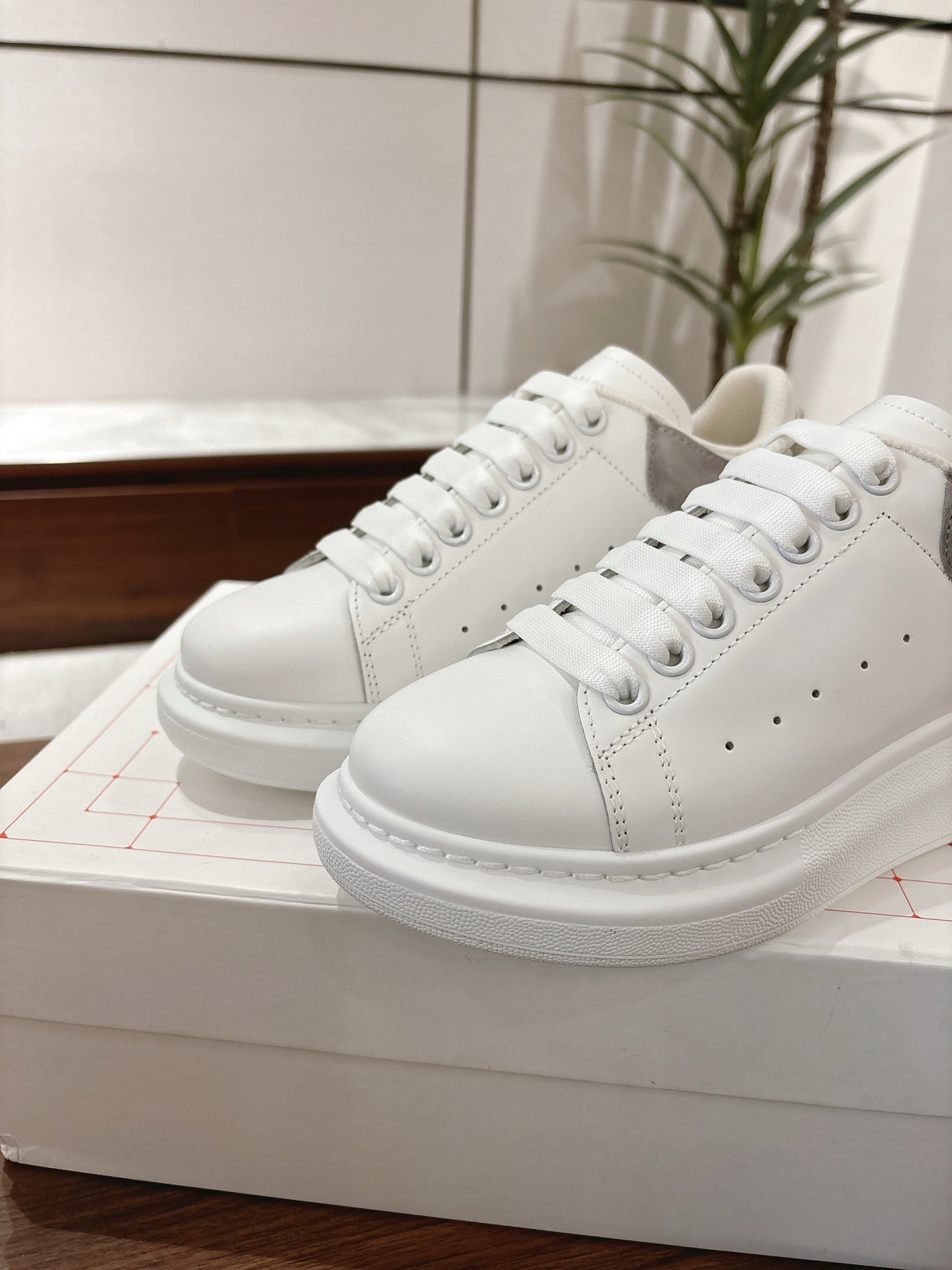 Alexander McQueen 2025SS Double-Layer Tail Sneakers