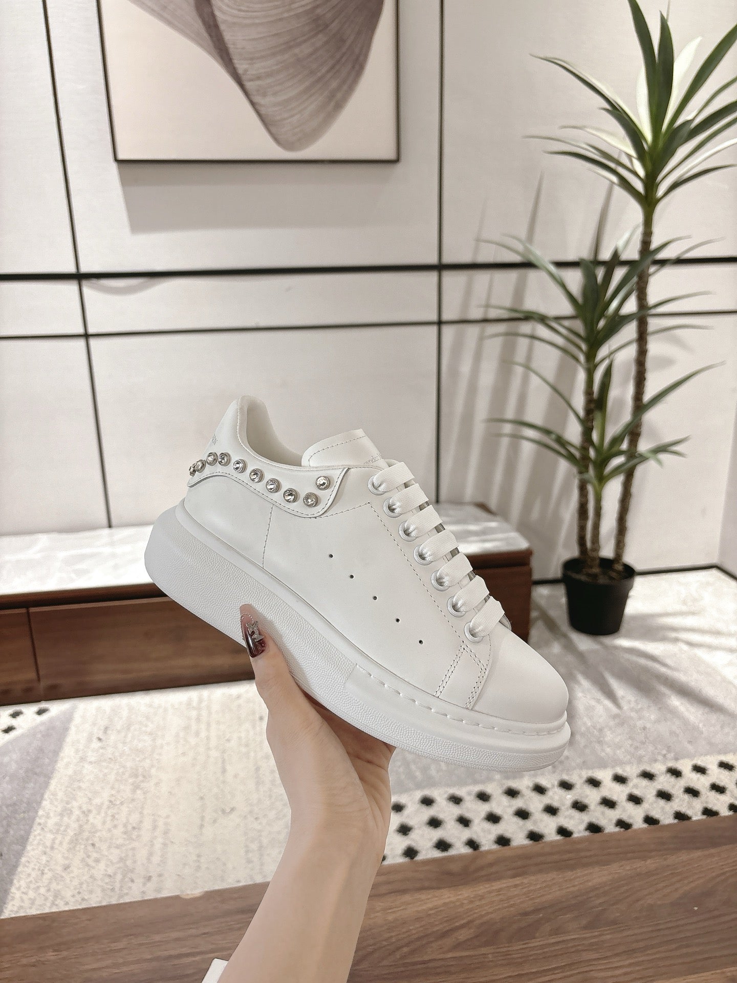 Alexander McQueen Diamond-Tail Oversized Sneakers – 2025SS