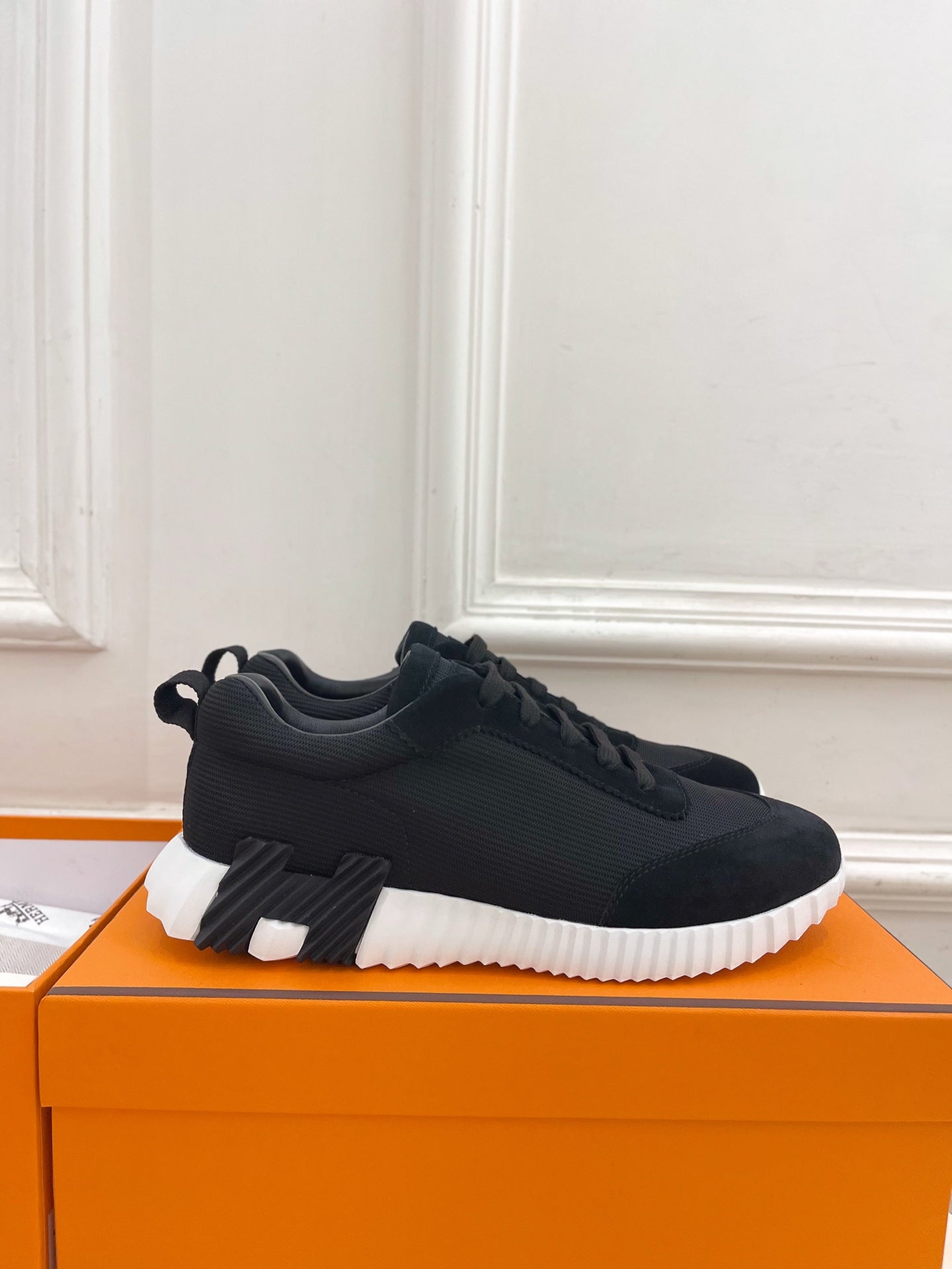 Hermès Classic Couple's Sneakers – 2025 Spring/Summer Collection