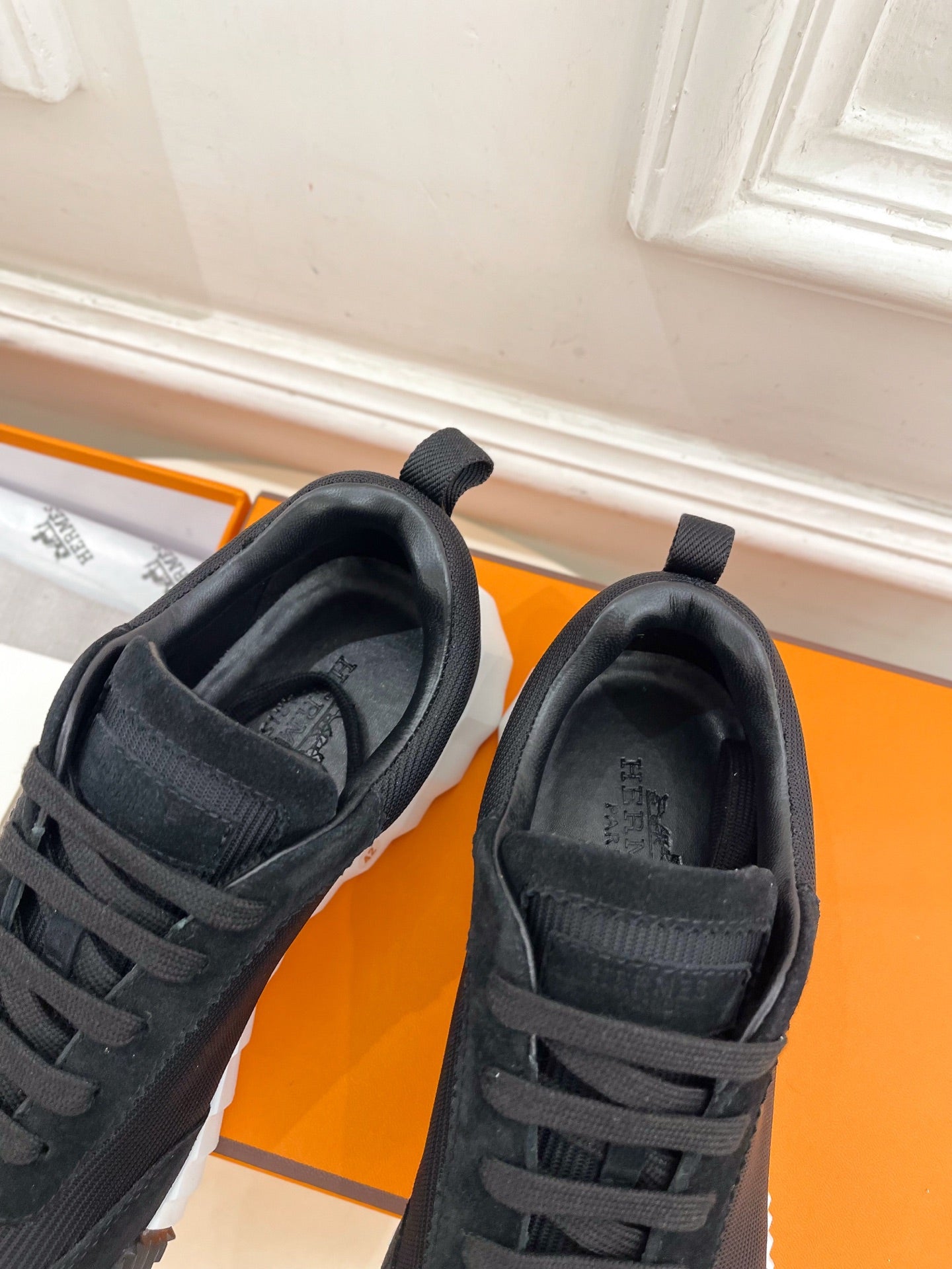 Hermès Classic Couple's Sneakers – 2025 Spring/Summer Collection