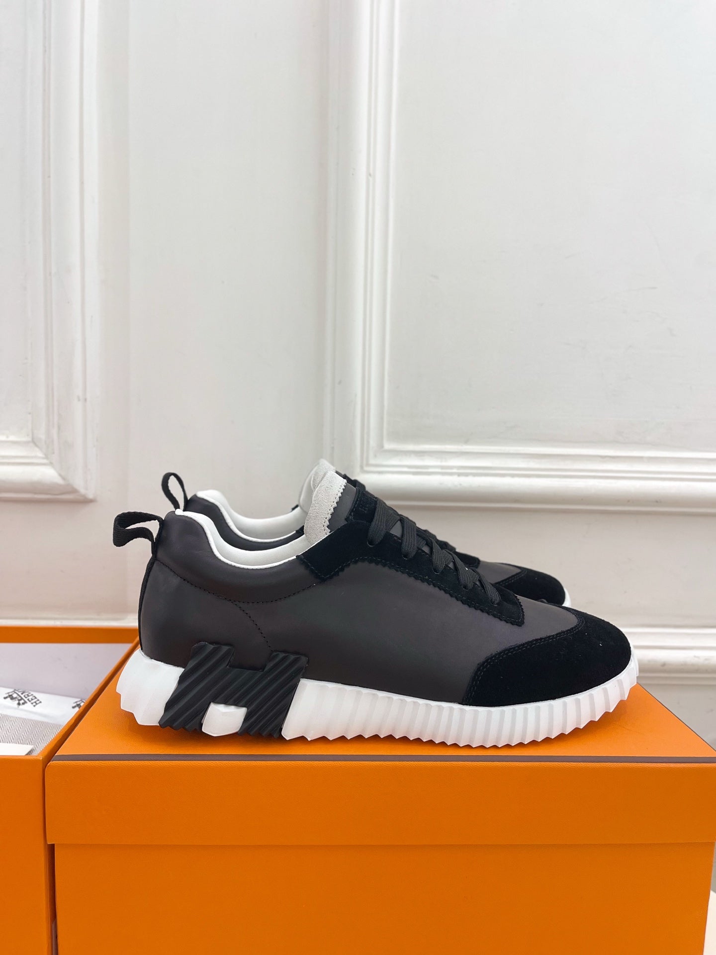 Hermès Classic Couple's Sneakers – 2025 Spring/Summer Collection