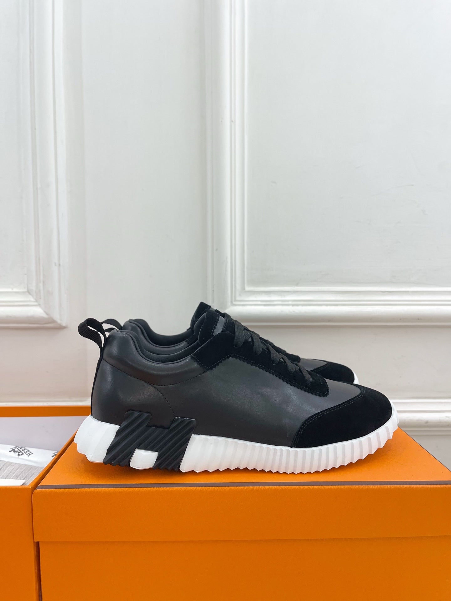 Hermès Classic Couple's Sneakers – 2025 Spring/Summer Collection