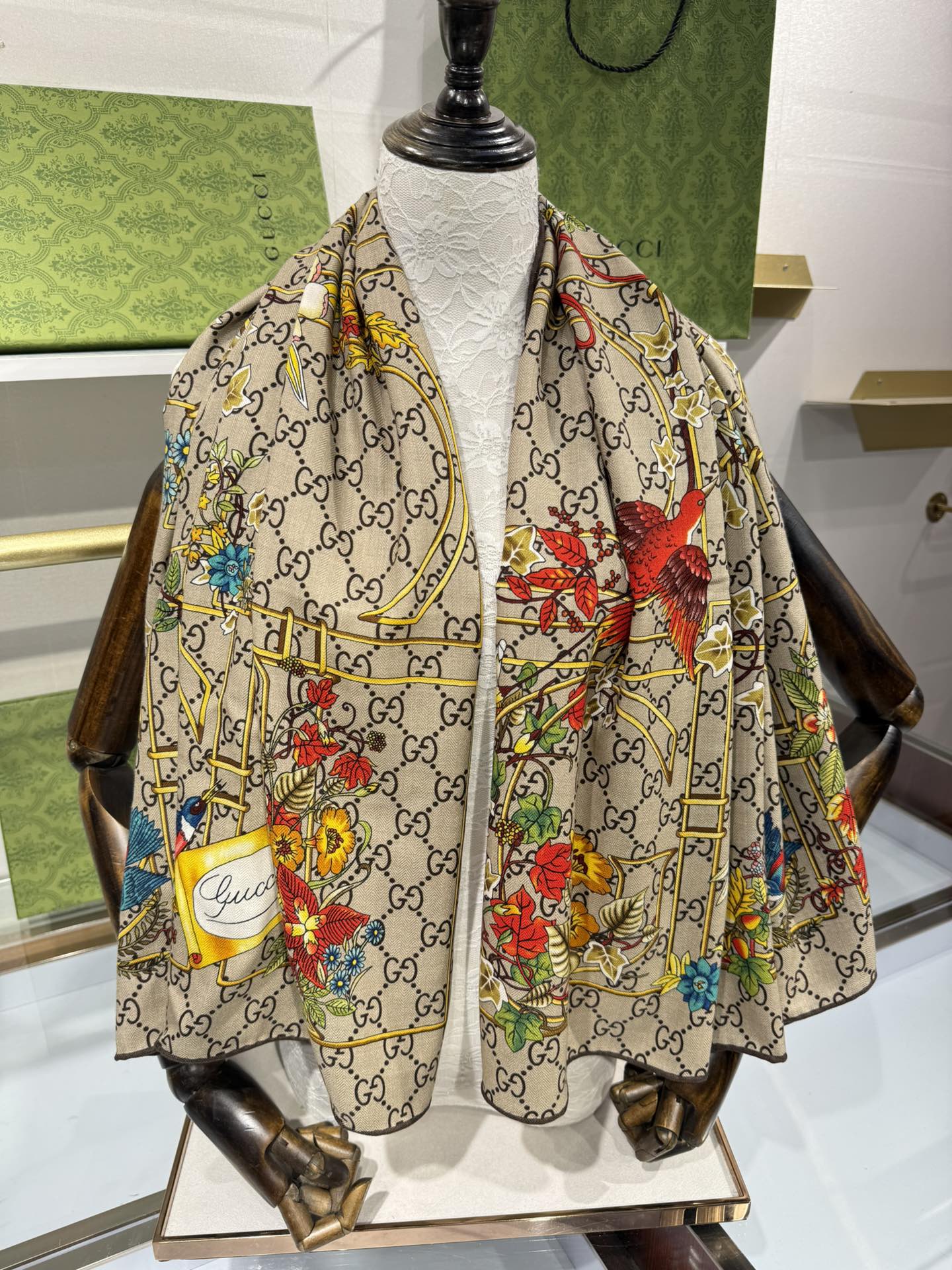 Gucci Double-Sided Floral Cashmere Scarf