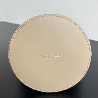 Bottega Veneta Liberta Bucket Bag – 25SS