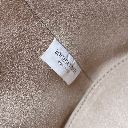 Bottega Veneta Liberta Bucket Bag – 25SS