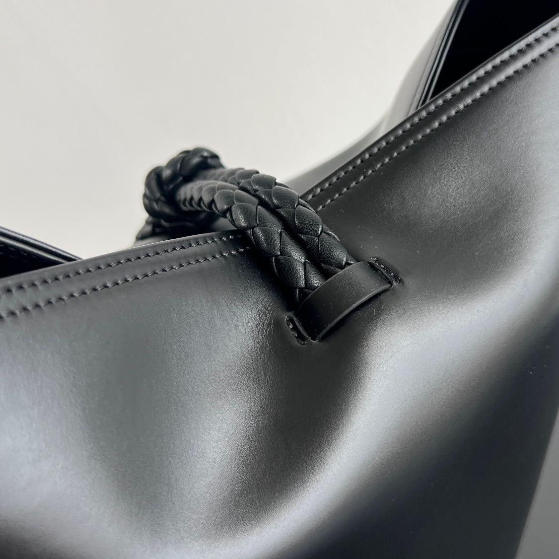 Bottega Veneta Liberta Bucket Bag – 25SS
