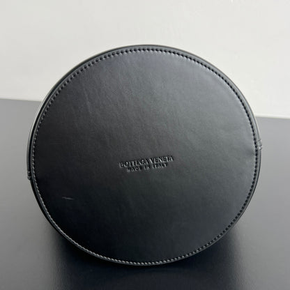 Bottega Veneta Liberta Bucket Bag – 25SS