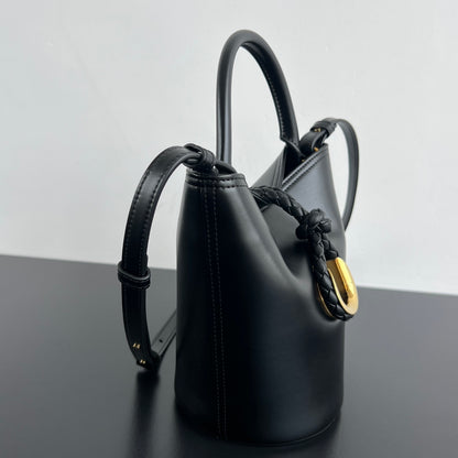Bottega Veneta Liberta Bucket Bag – 2025 Early Spring