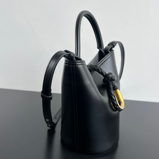 Bottega Veneta Liberta Bucket Bag – 2025 Early Spring