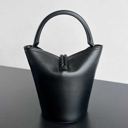 Bottega Veneta Liberta Bucket Bag – 2025 Early Spring