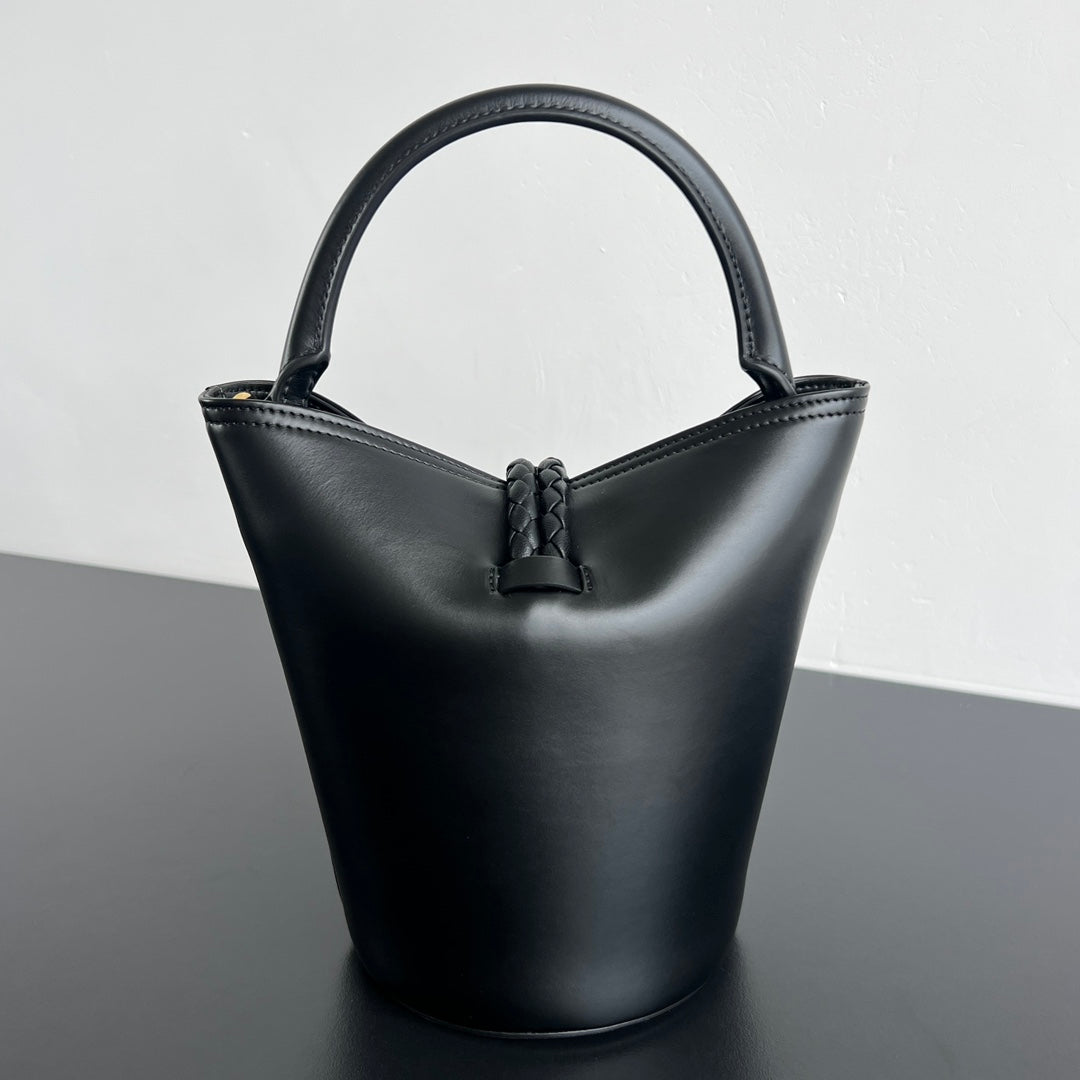 Bottega Veneta Liberta Bucket Bag – 25SS