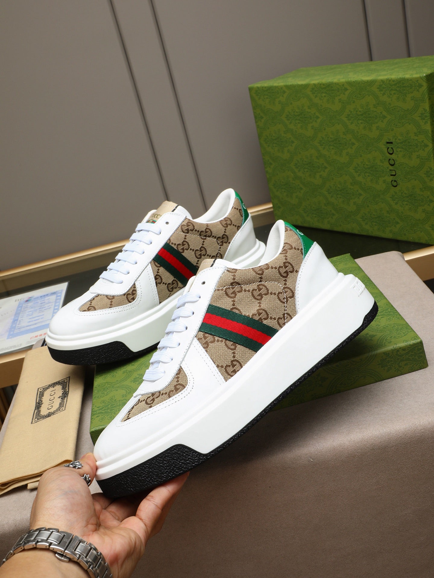 Gucci Men's Calfskin Fashion Loafers