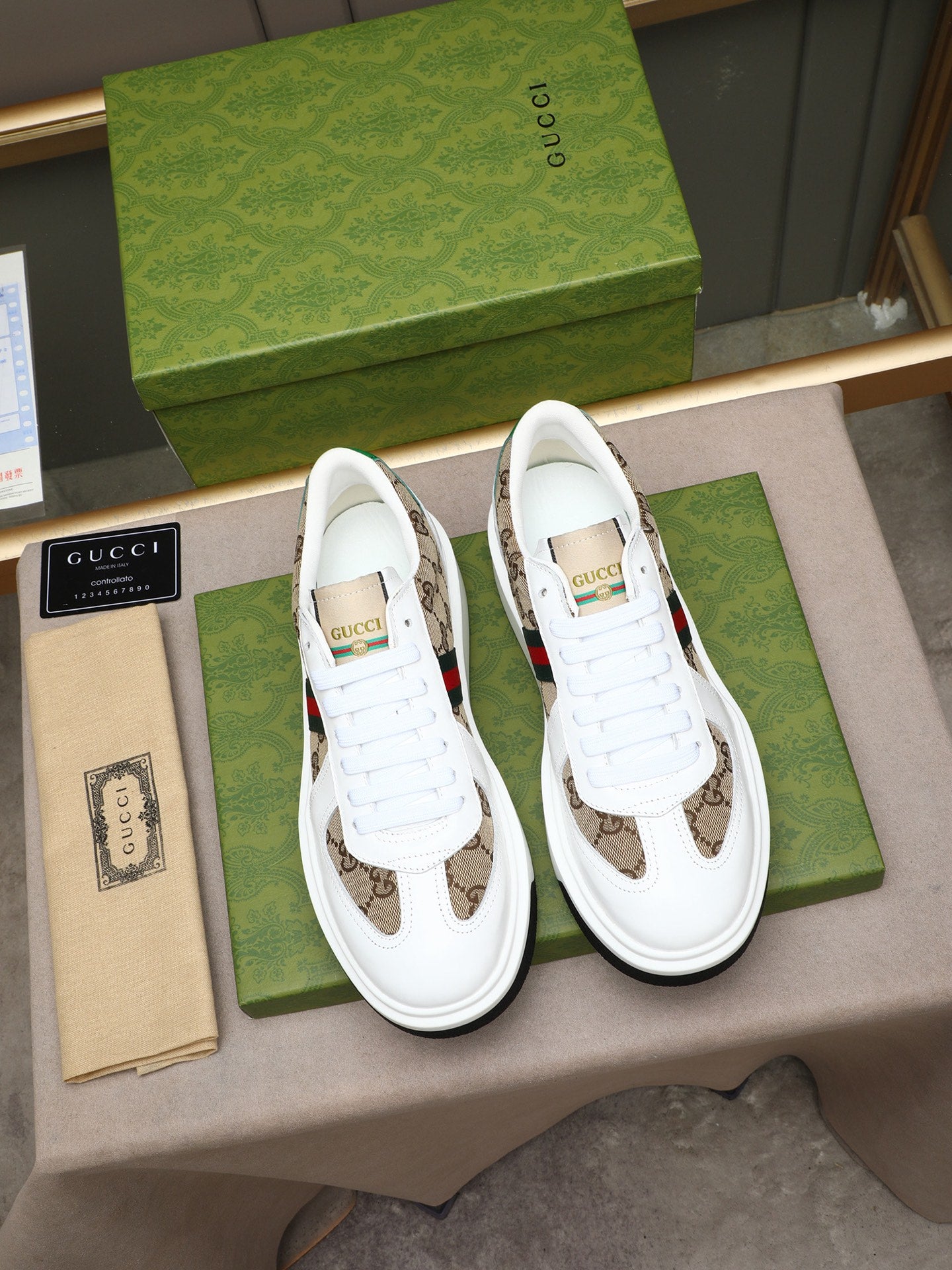 Gucci Men's Calfskin Fashion Loafers