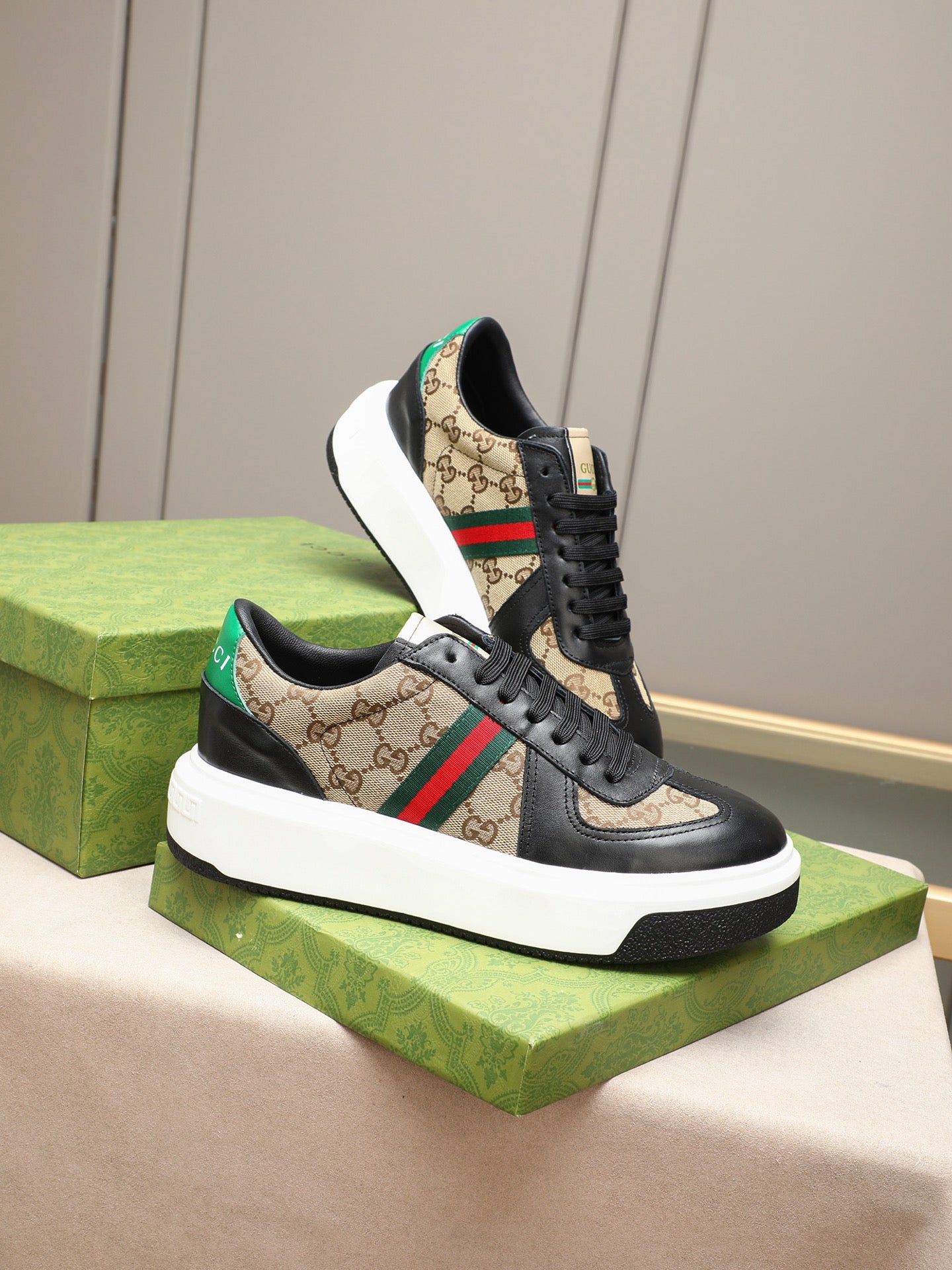 Gucci Men's Calfskin Fashion Loafers