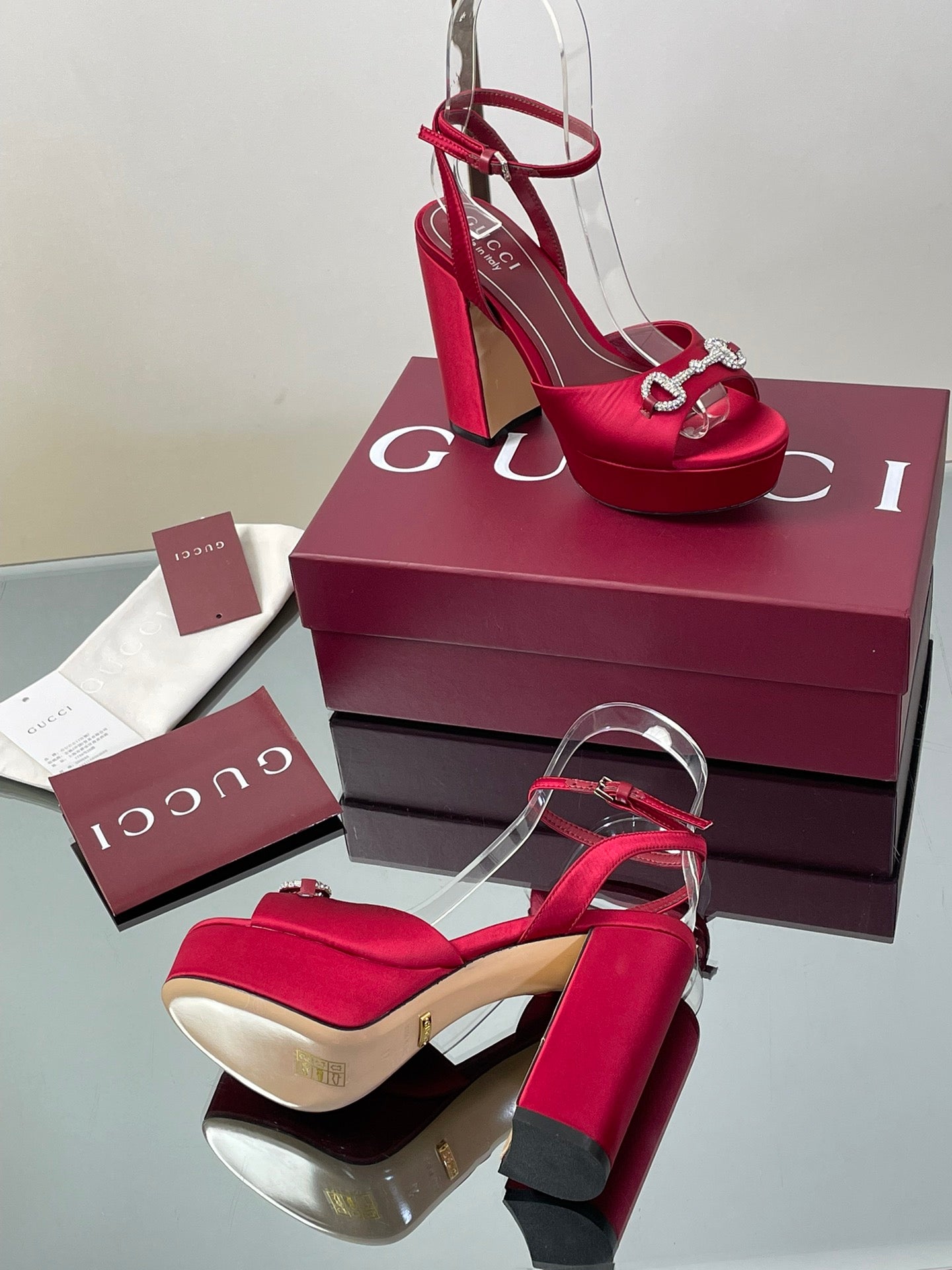 Gucci Platform Rhinestone Horsebit Sandals – Spring/Summer Collection – 2025