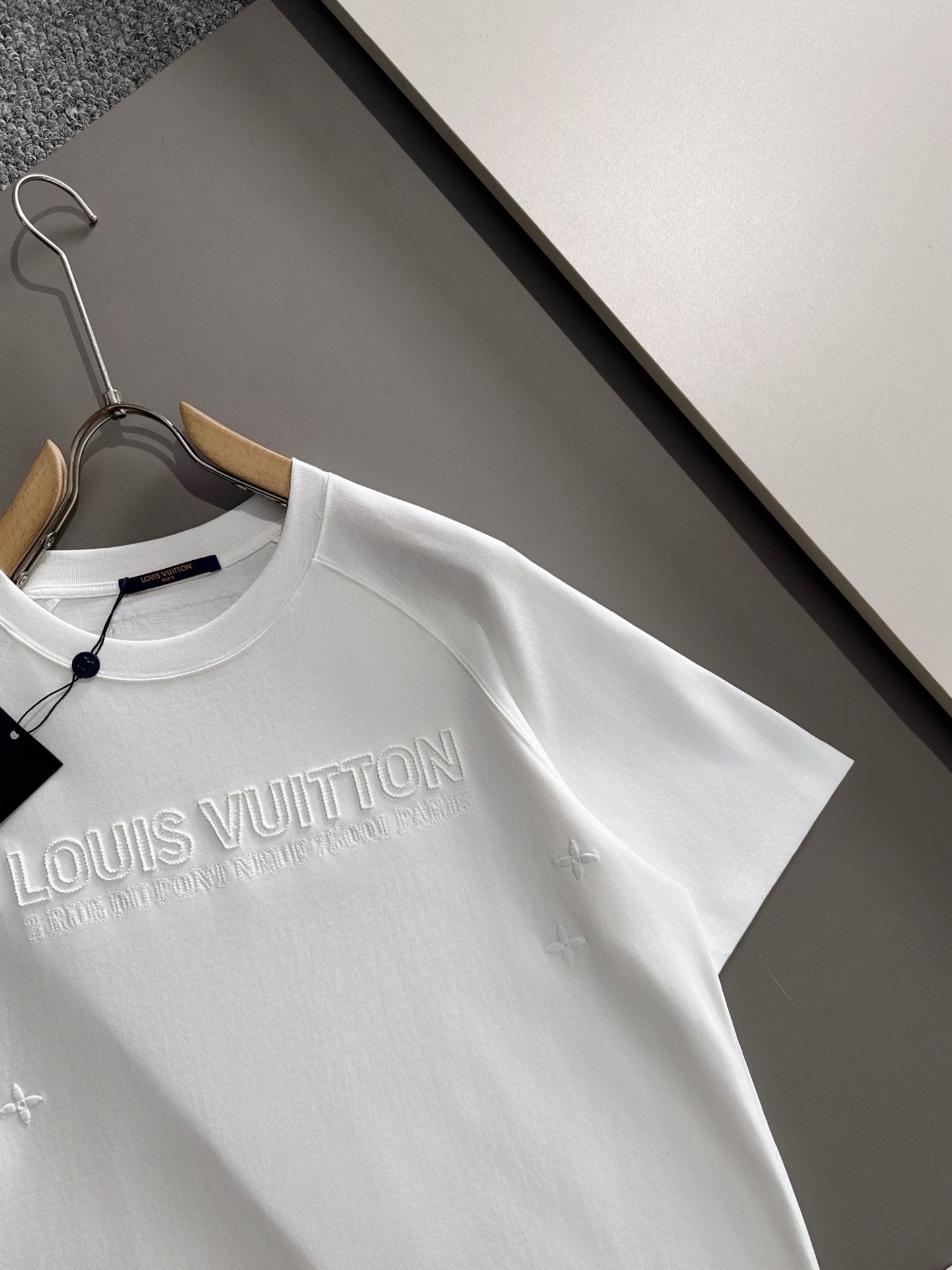 Louis Vuitton Hollow Grain Embroidery Logo T-Shirt – 2025SS