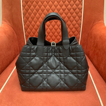 Dior Cest Dior Bucket Bag – 2023 Autumn Collection