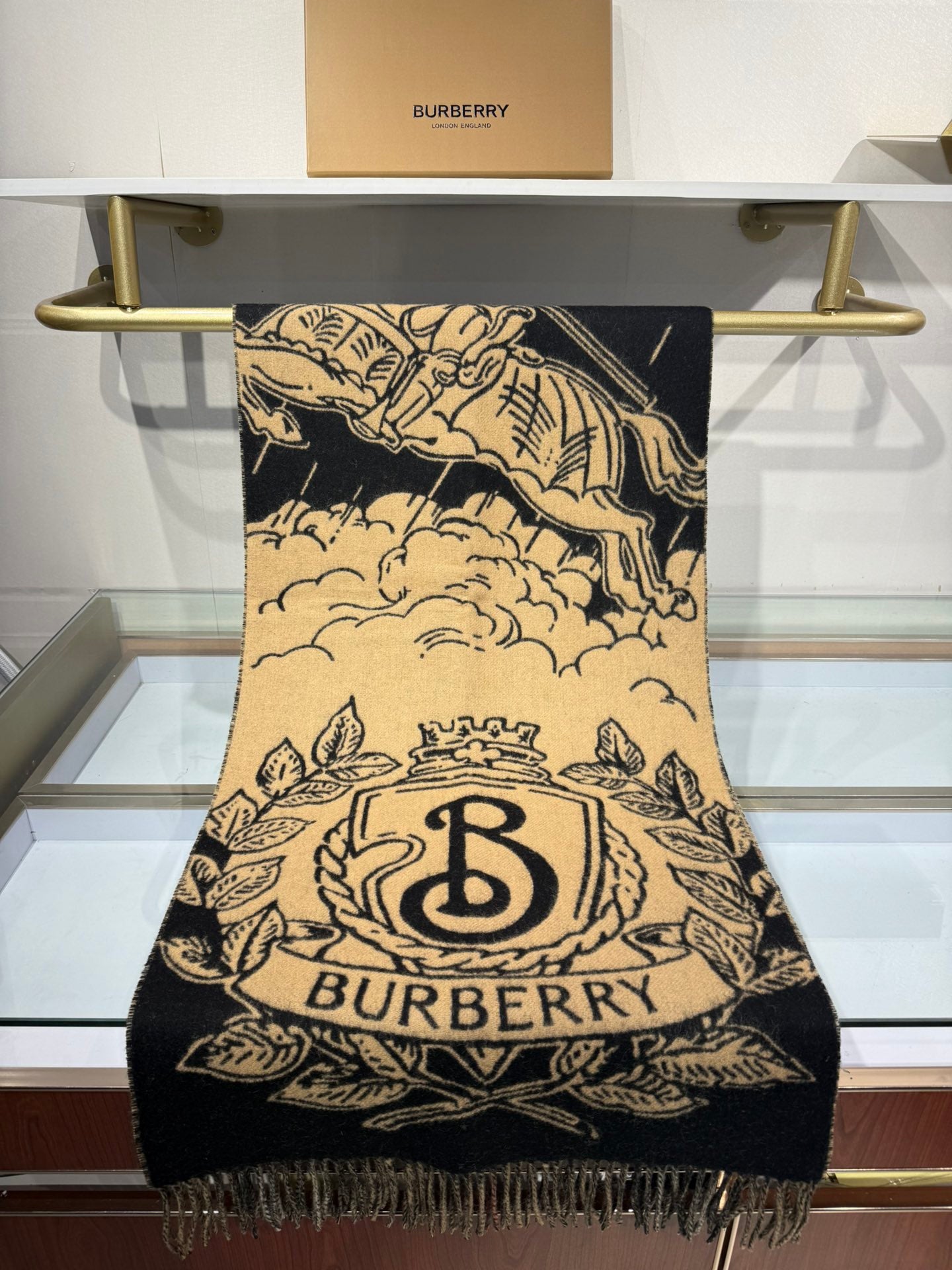 Burberry Equestrian Knight Reversible Jacquard Shawl – 25 Collection