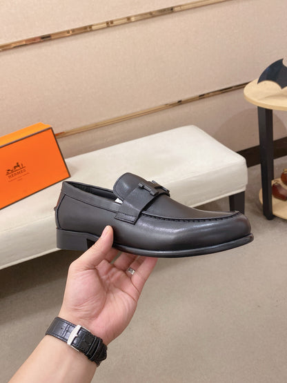 Hermès Business Casual Leather Loafers