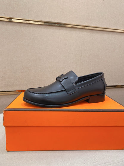 Hermès Business Casual Leather Loafers