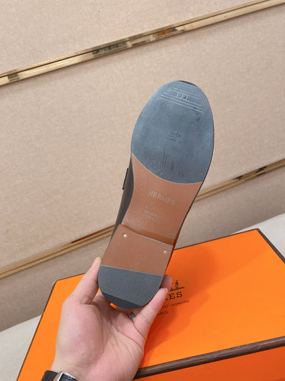 Hermès Business Casual Leather Loafers