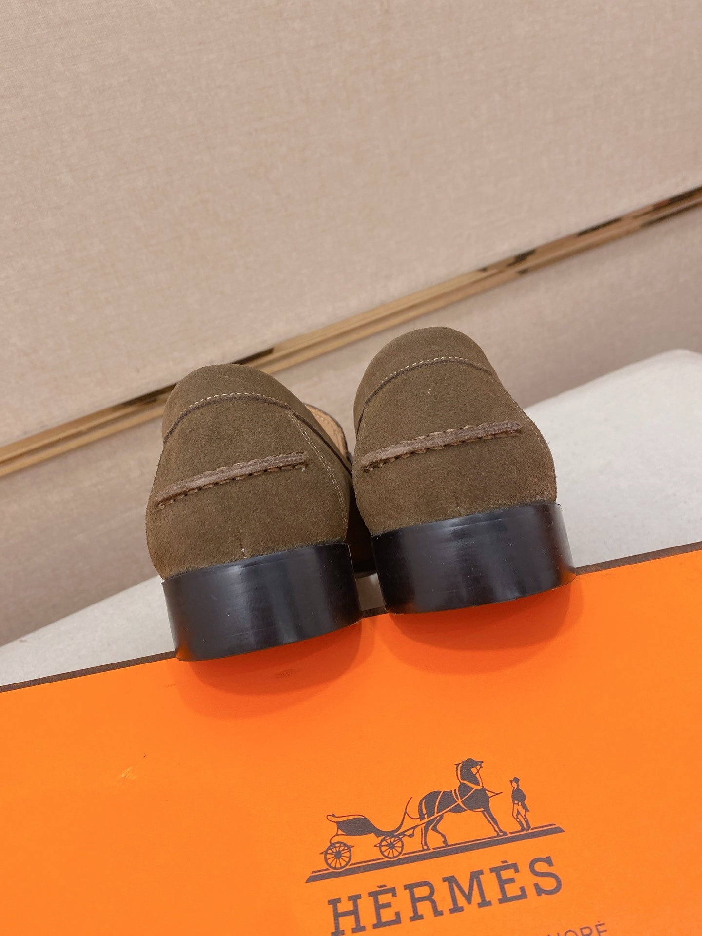 Hermès Business Casual Leather Loafers