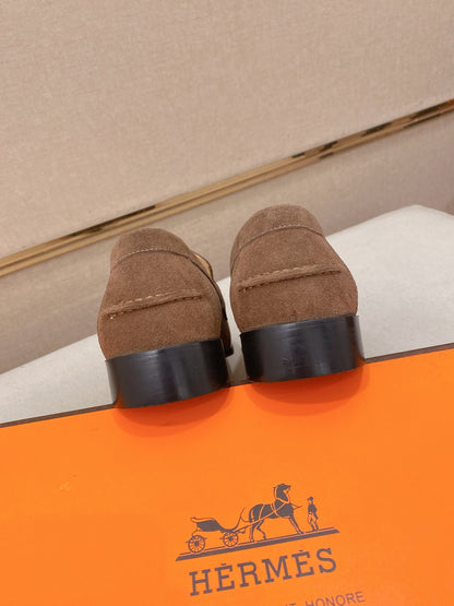 Hermès Business Casual Leather Loafers