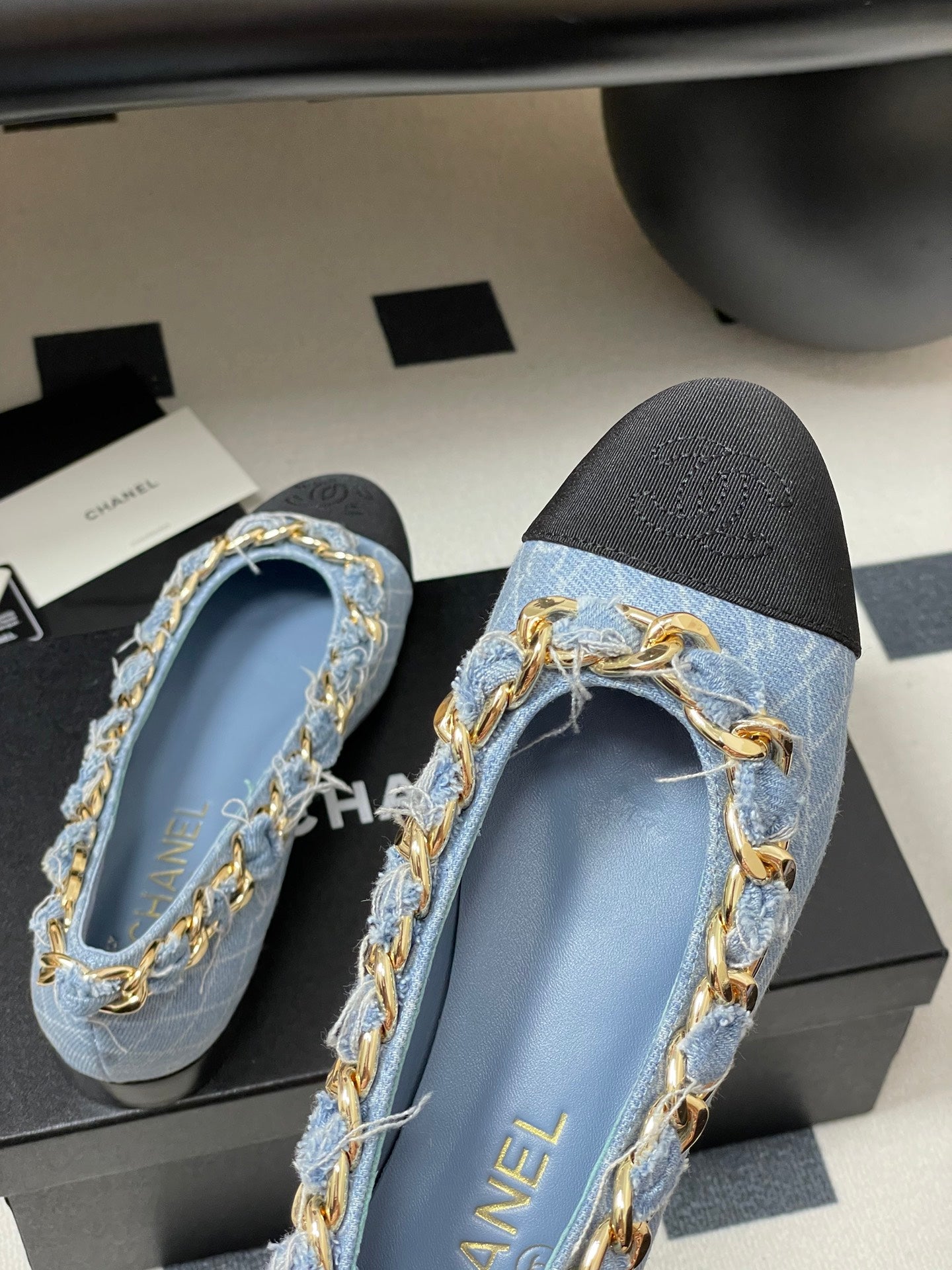 Chanel Chain Detail Double C Flats – 25A Autumn Collection