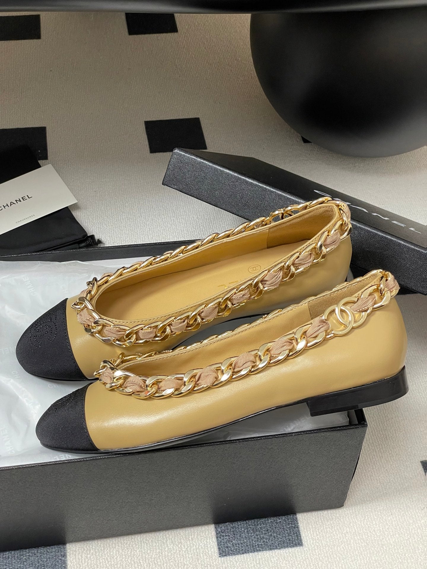 Chanel Chain Detail Double C Flats – 25A Autumn Collection