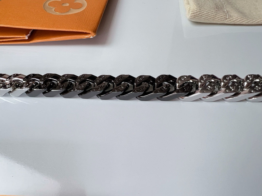 Louis Vuitton Chain Links Monogram Necklace