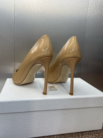 Dior CD Logo Pointed Toe Pumps – 2025 Spring/Summer Haute Couture Collection