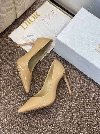 Dior CD Logo Pointed Toe Pumps – 2025 Spring/Summer Haute Couture Collection