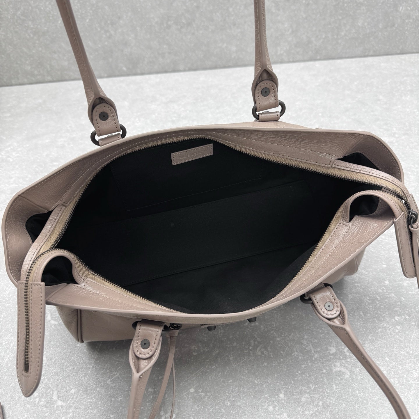 Balenciaga Le City East-West Shoulder Bag – Early Autumn Collection