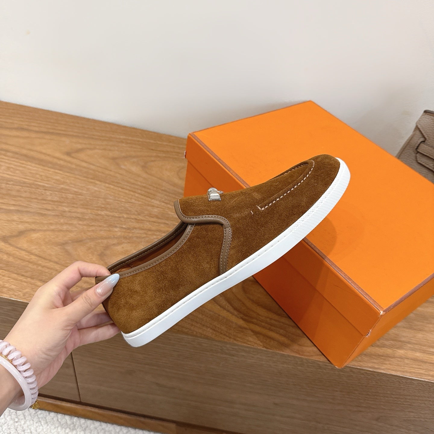 Hermès Classic Unisex Sandals – SS25 New Arrival