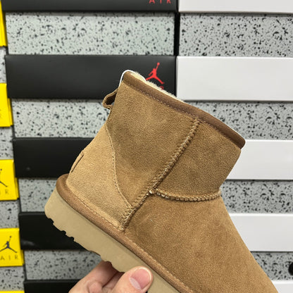UGG Thick-Soled Low-Cut Fur-Lined Snow Boots