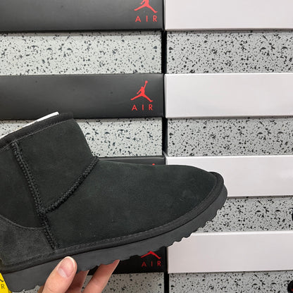 UGG Thick-Soled Low-Cut Fur-Lined Snow Boots
