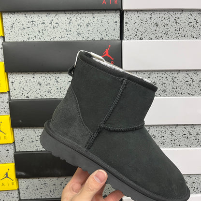 UGG Thick-Soled Low-Cut Fur-Lined Snow Boots