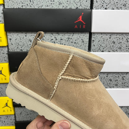 UGG Thick-Soled Low-Cut Fur-Lined Snow Boots