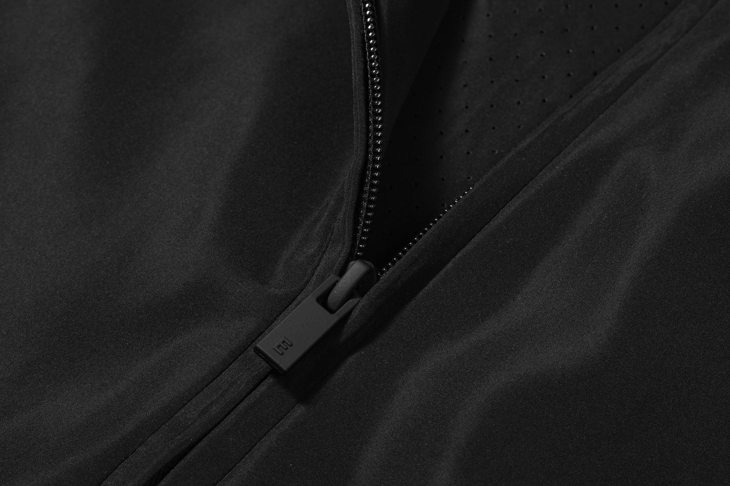 Fear of God ESSENTIALS Logo Half-Zip Windbreaker