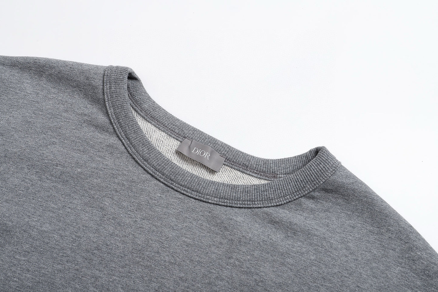 Dior Montaigne Slogan Print Crewneck Sweatshirt – 2025 Winter Collection