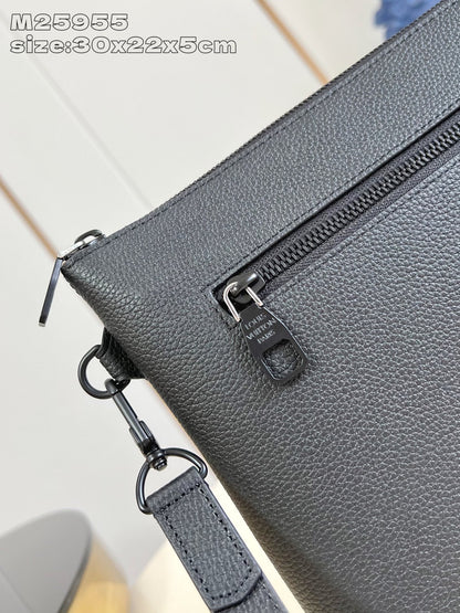 Louis Vuitton Takeoff Pouch